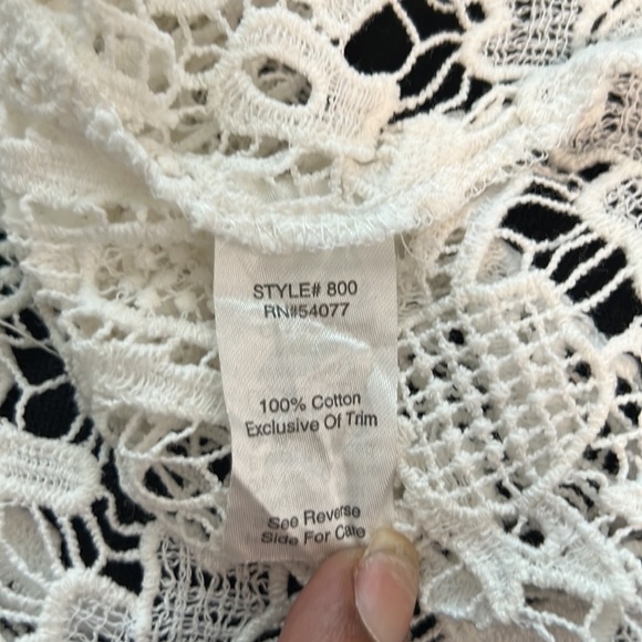 CAbi - Border Open Needle Lace Top Sz L - Picture 8 of 8
